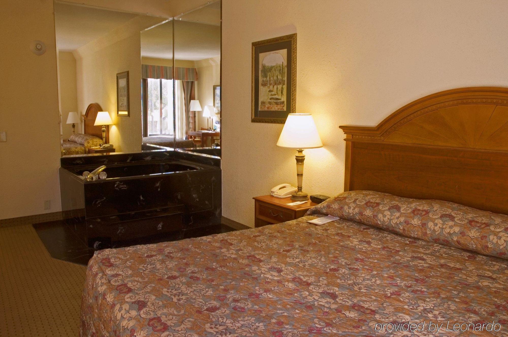 Holiday Inn Express & Suites Houston - Memorial Park Area By Ihg Exterior foto